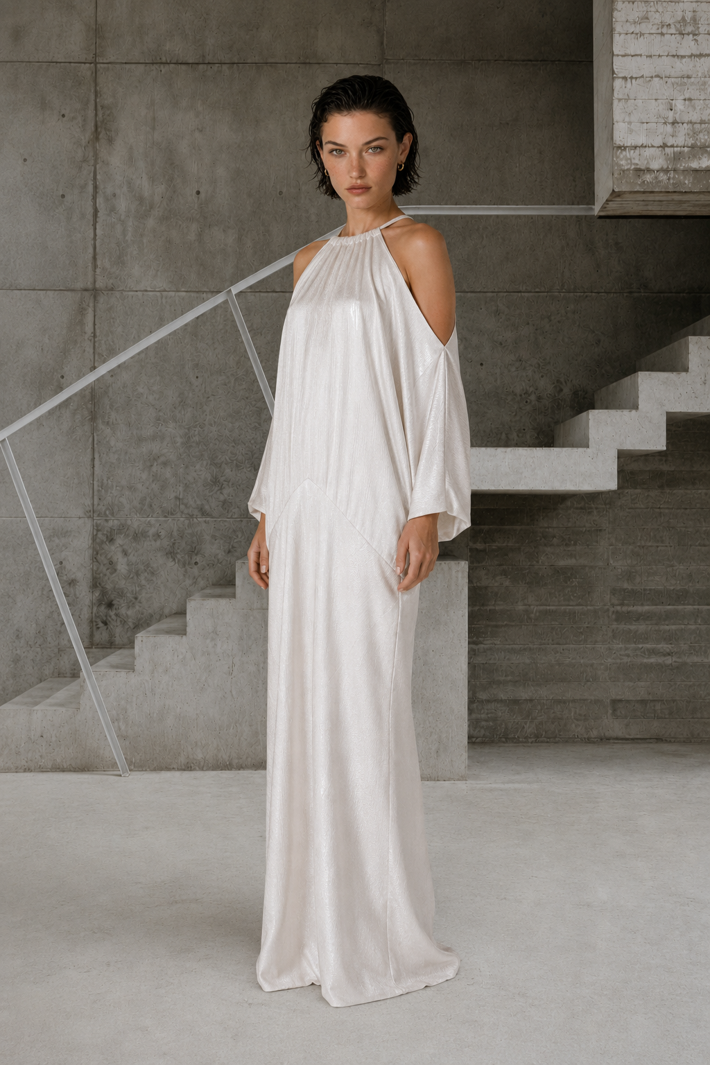 Vestido sin hombros cloud dancer