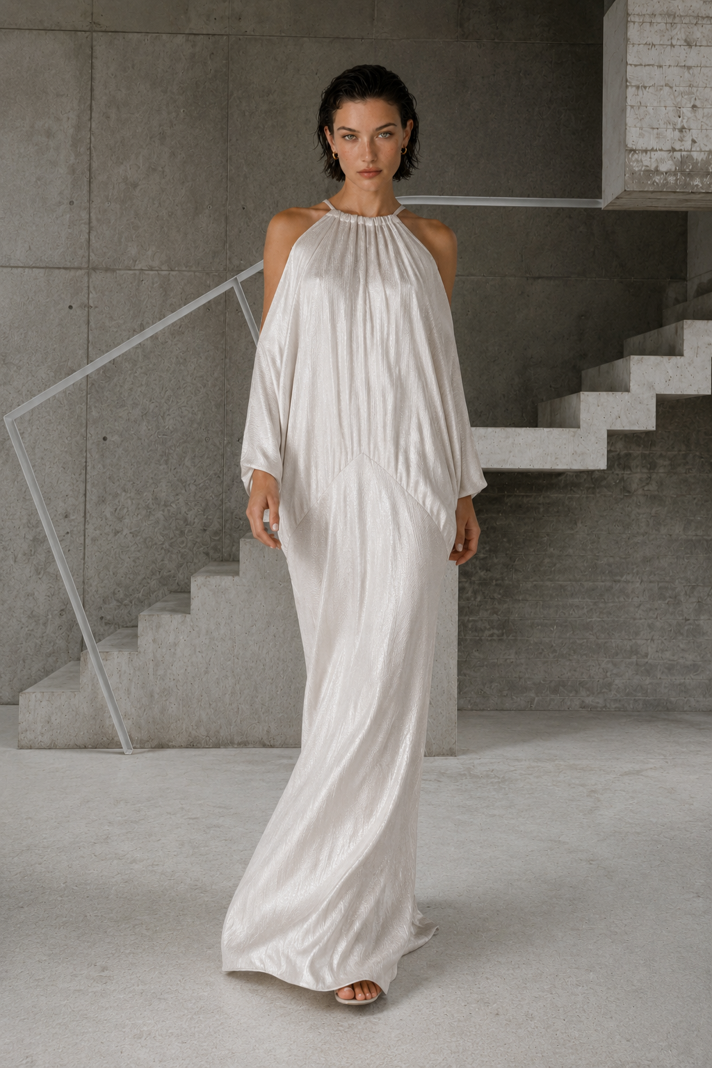 Vestido sin hombros cloud dancer